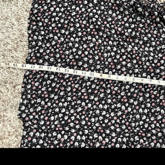 4 for $20 SALE! Black flowy sheer blouse with tie back Size L - Picture 4 of 4